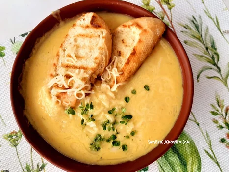 Zupa serowo - cebulowa