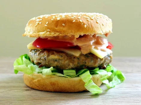 Domowe burgery drobiowe