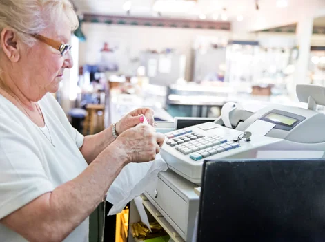 Dobra wiadomość dla emerytów! Od 1 czerwca więcej pieniędzy i mniejsze ryzyko utraty świadczenia