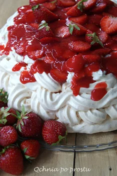 Beza z truskawkami z kremem mascarpone