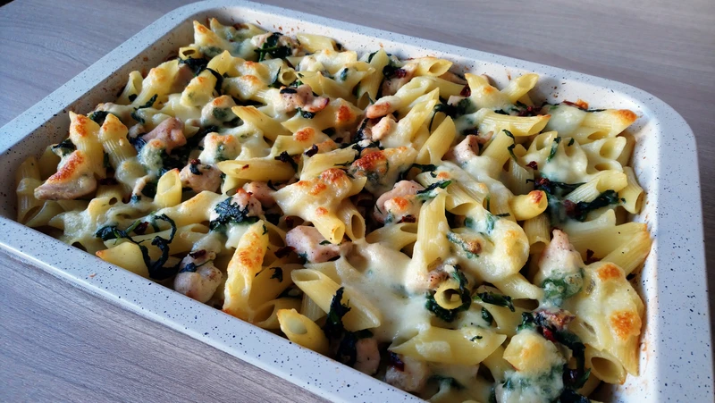 Zapiekanka z kurczakiem, szpinakiem i mozzarellą