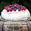 Tort bezowy z owocami lata (Pavlova)