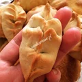 Pieczone pierożki z jakiem i szczypiorkiem