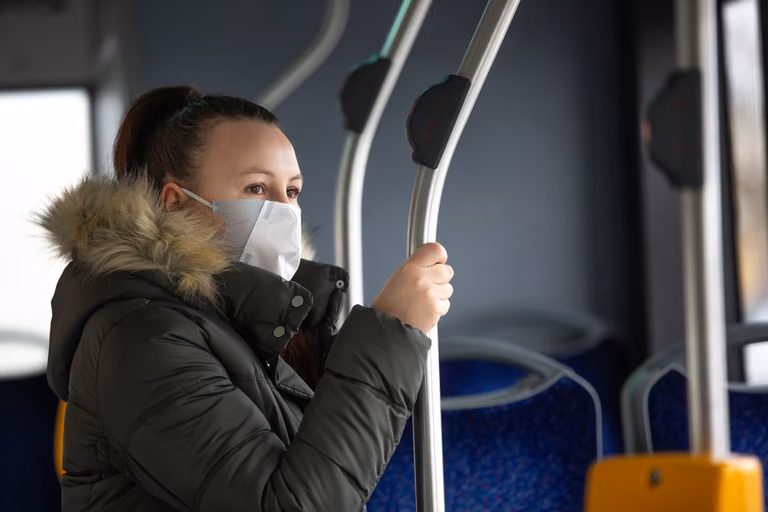 Państwa masowo łagodzą obostrzenia. Najważniejsze zmiany