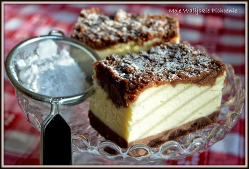 Sernik Wandy na ciemnym spodzie