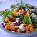Sałatka z quinoa, batatami i granatem