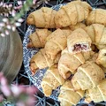Szybkie rogaliki krucho-drożdżowe z czekoladą