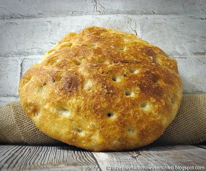 Chlebek cebulowy z orzechami makadamia (Pane alle cipolle)