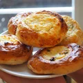 Drożdżówki z serem. Przepis krok po kroku.