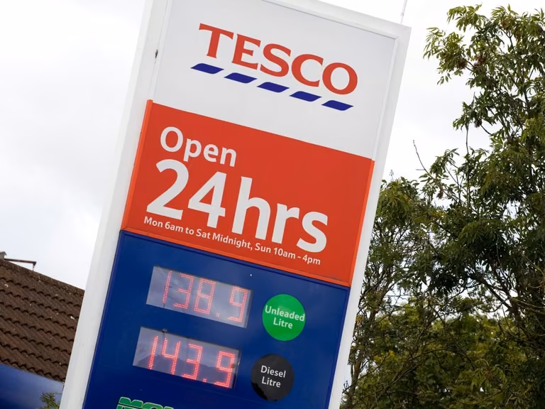 Sieć supermarketów, która znika z Polski i oferuje nawet 90% zniżki.