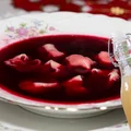 Barszcz czerwony z tym sokiem stanie się Wigilijnym hitem! Goście będą prosić Cię o przepis!