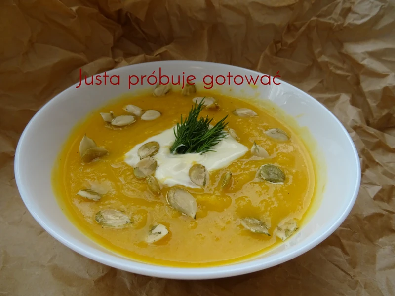 Delikatna zupa krem z dyni