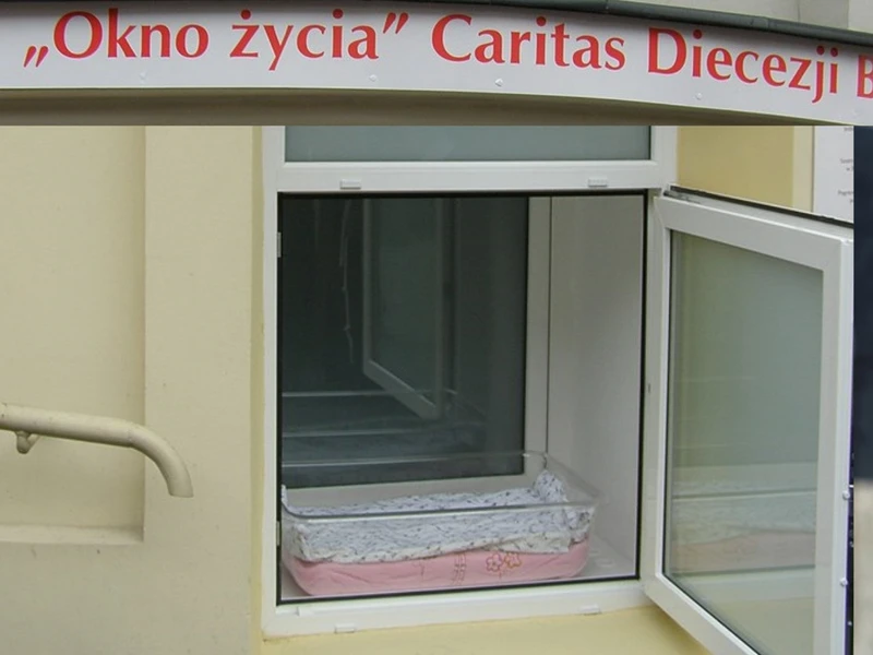 Porzuciła dwulatkę w oknie życia, a teraz chce ją odzyskać. Czy dziecko powinno wrócić do matki?
