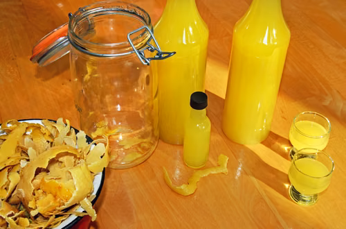 Domowe Limoncello – Przepis na klasyczny włoski likier cytrynowy
