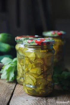 Ogórki w curry z selerem naciowym – Kardamonowy