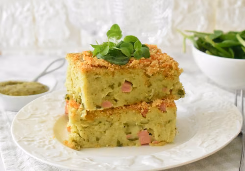 Babka ziemniaczana z bazyliowym pesto