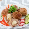 Kotlety mielone z serkiem topionym