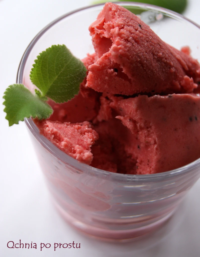 Domowe lody truskawkowe z kiwi