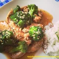 Kurczak z brokułem w domowym sosie teriyaki