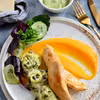 POLĘDWICZKI Z KURCZAKA NA PUREE Z DYNI I MAKARONEM Z CUKINII W PESTO.