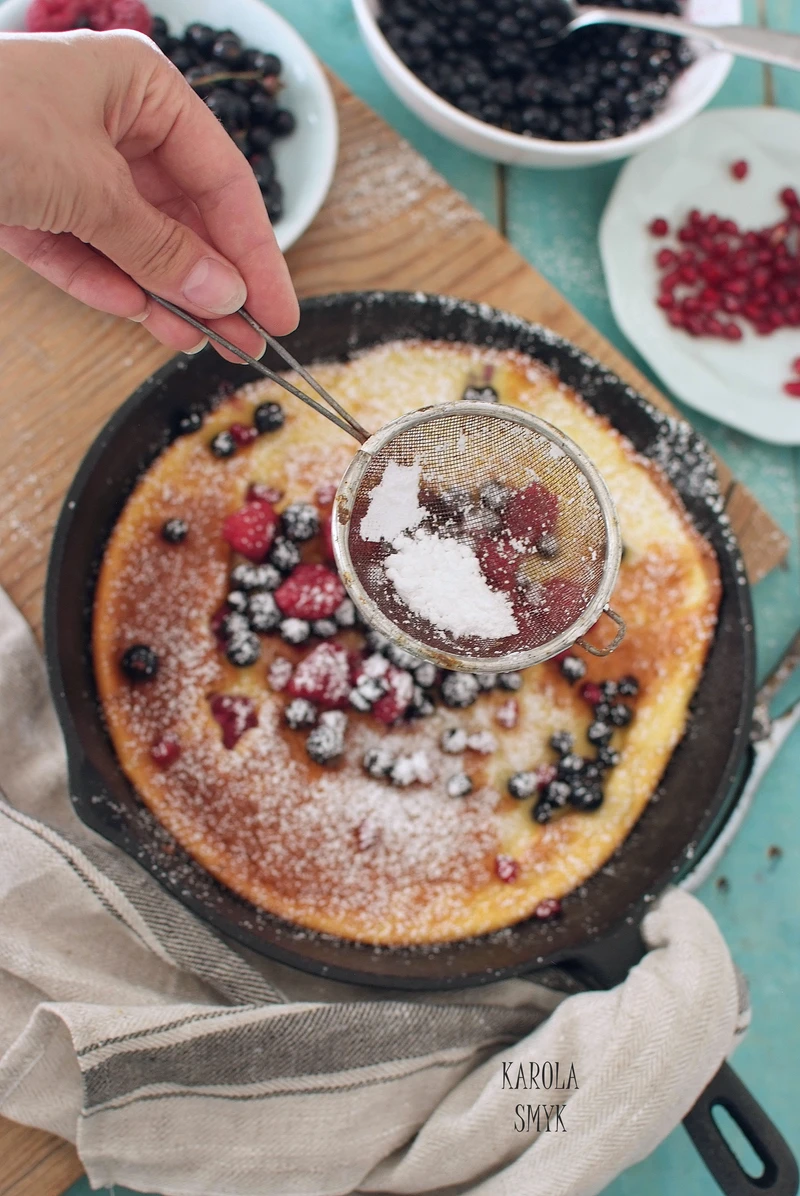 BEZLAKTOZOWY DUTCH BABY Z MALINAMI, PORZECZKĄ I JAGODAMI!
