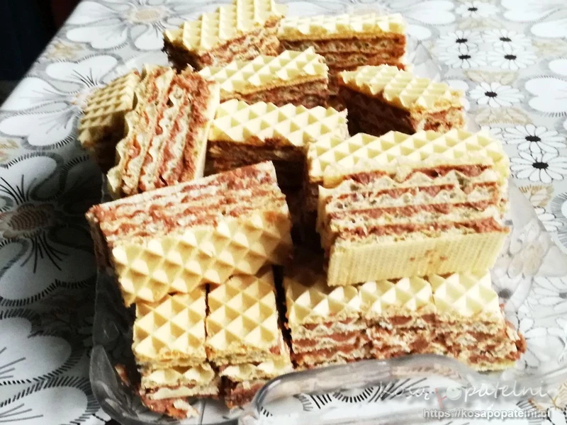 Wafelki z masą kakaowo-orzechową