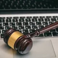 Rewolucja w sądownictwie: Czy to koniec tradycyjnych rozpraw?