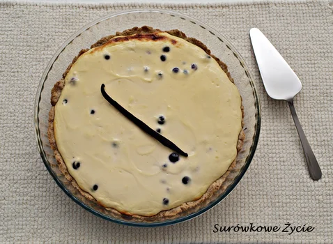 Tarta razowa z serem białym i owocami