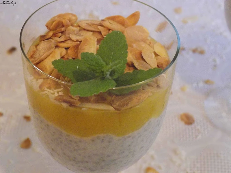 Kokosowy pudding z nasionami chia i mango