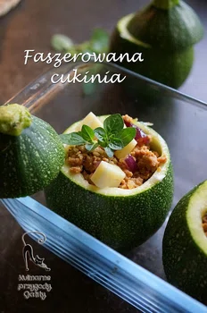 Faszerowana cukinia z indykiem