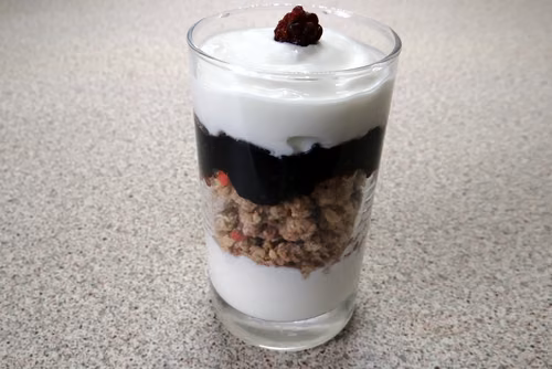 Deser na szybko - jogurt z dodatkami
