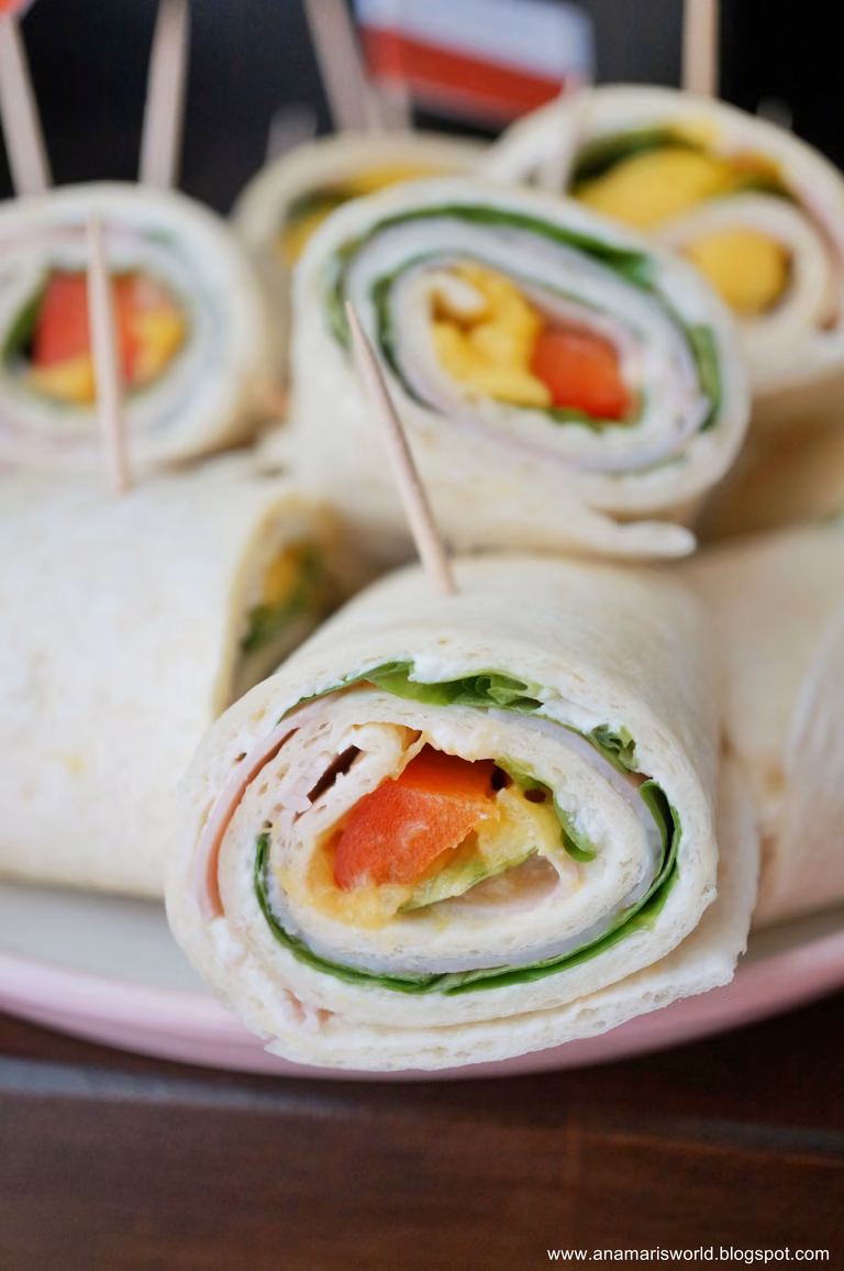 Wrap z mango, szynką i serkiem chrzanowym