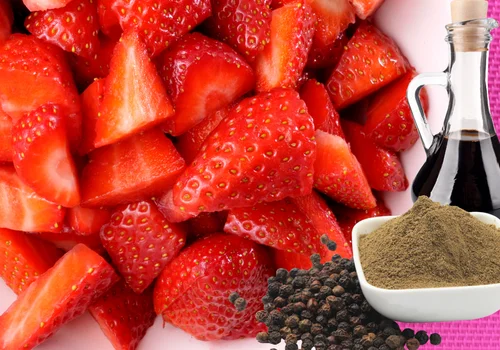 Truskawki z pieprzem i octem? Zaskakujące połączenie, które smakuje naprawdę wyjątkowo!