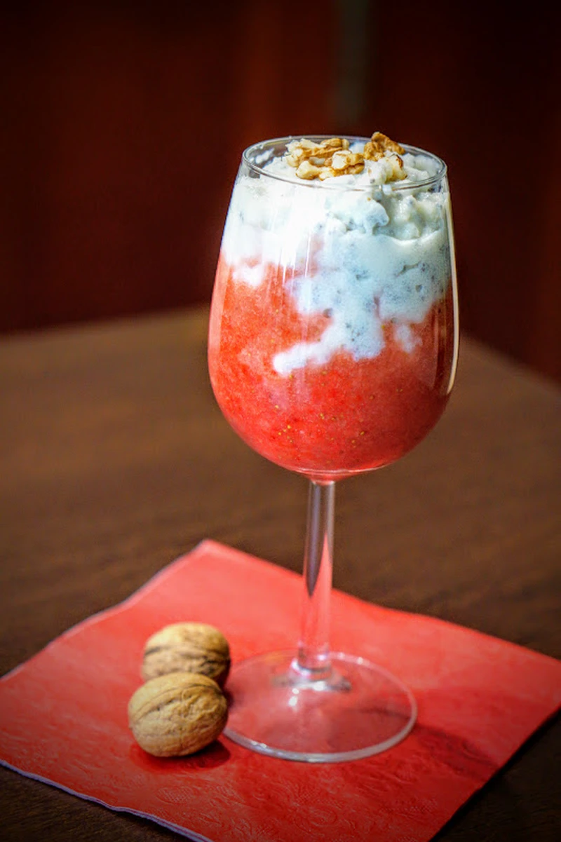 Pudding chia z kaszy manny z musem truskawkowym