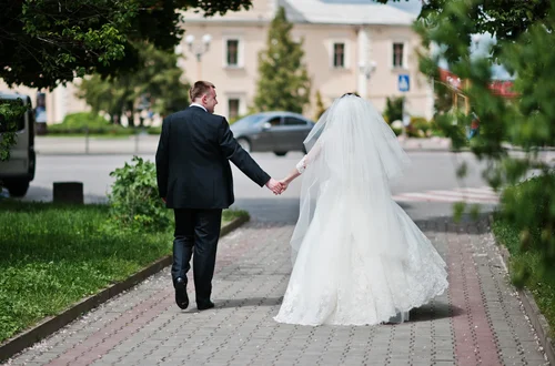 40 tys. zł dla małżeństw i bonus za urodzenie dziecka? Nowy program "Ślub plus" na językach Polaków