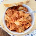 Szybki bigos z dodatkiem młodej kapusty