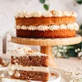 Wilgotny tort cynamonowy