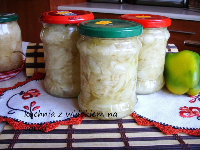 Cukinia po szwedzku. Smaczna sałatka na zimę. Domowe przetwory.