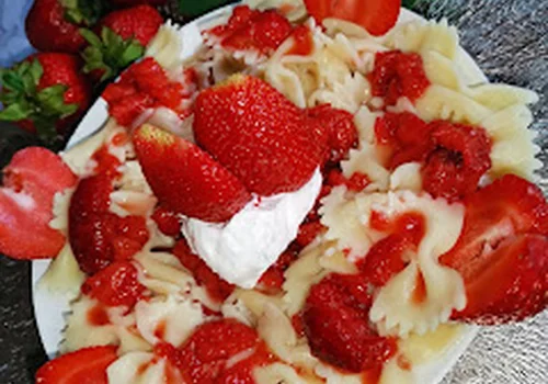 Makaron z truskawkami