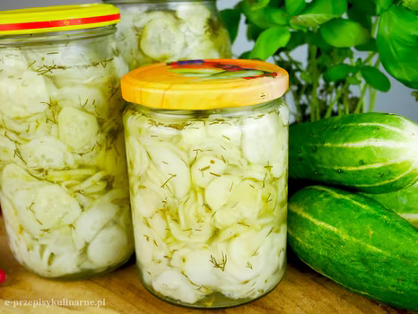 Ogórki w plastrach – mizeria do słoików