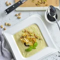 WZMACNIAJĄCA ZUPA KREM, Z CHIPSEM Z PIETRUSZKI, PISTACJAMI I PRAŻONĄ CZARNUSZKĄ!