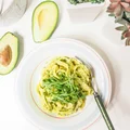 Makaron z pesto z awokado