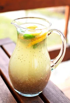 Lemoniada z nasionami chia