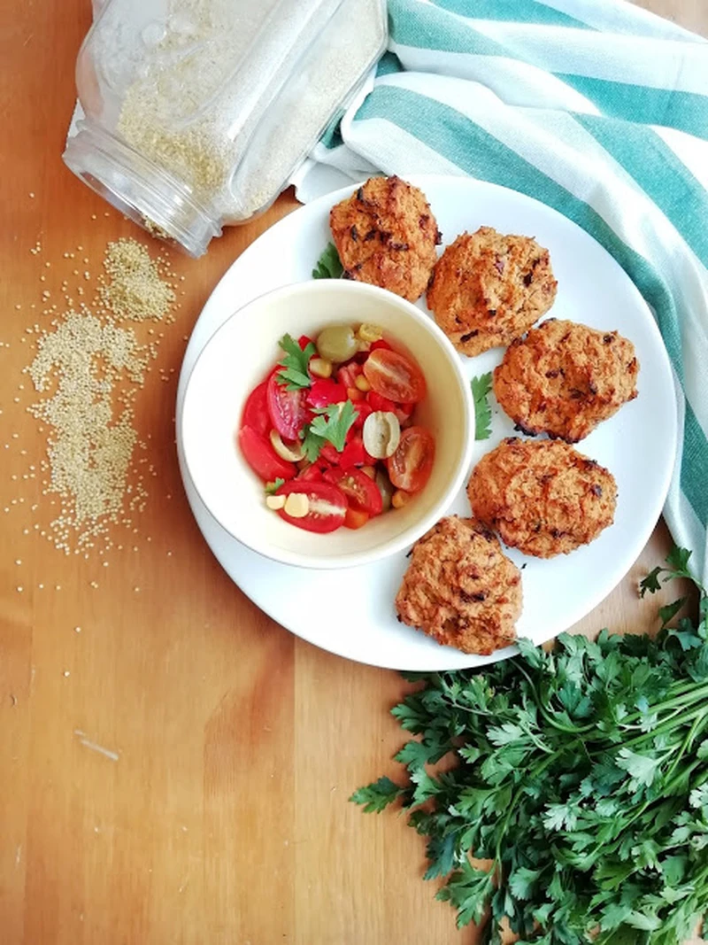 Warzywne mini burgery z batata, fasoli i kaszy jaglanej