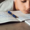Koniec z pracami domowymi? Czy czeka nas rewolucja w edukacji?
