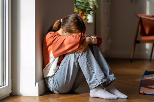 Zaburzenia psychiczne „zaraźliwe” wśród młodzieży?  Badania JAMA odkrywają zaskakującą prawdę
