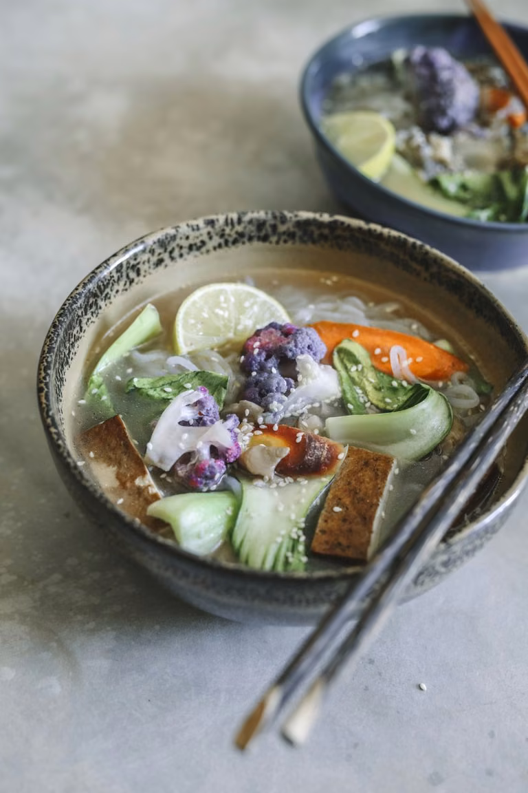 WEGAŃSKA ZUPA Z TOFU