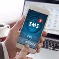 Czy można zwolnić się z pracy przez SMS?