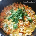 Curry warzywne z marchewką, pietruszką i białą fasolką