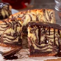 Wylewam jasną i ciemną masę do jednej blachy! Przepis na kultowe ciasto "Zebra"